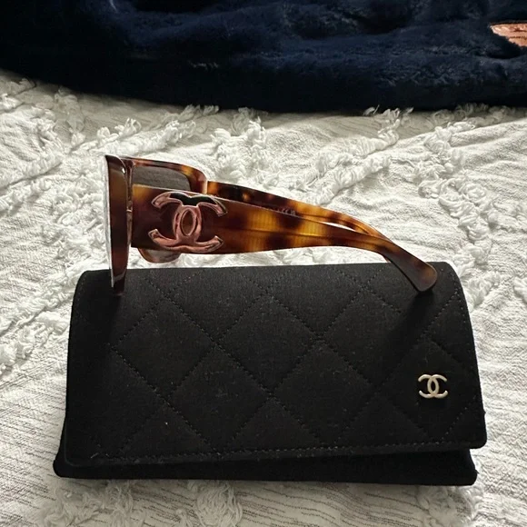 Woman Chanel Sunglasses - Picture 4 of 9